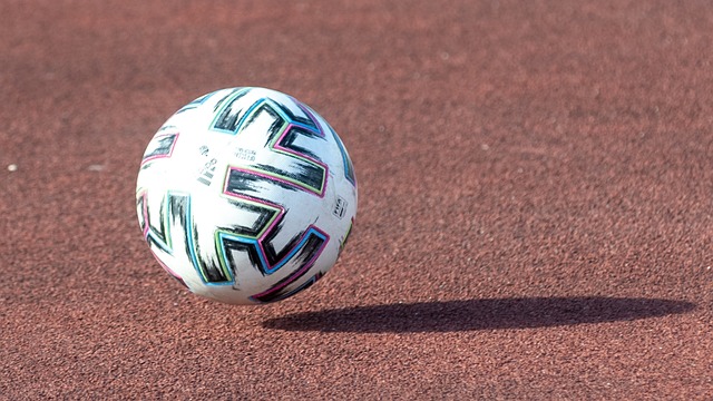 凯利这个被动，连着几次找霍伊伦最后还是没找到，（老板增资在即了）